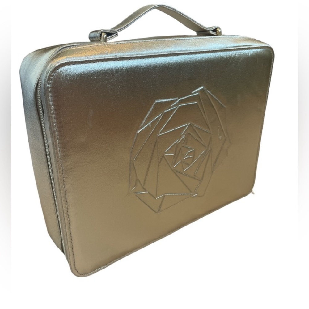 Gold Lancôme makeup case 🔻